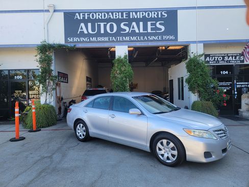 Used 2010 Toyota Camry image 1