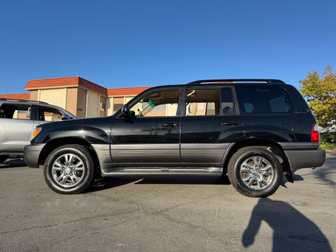 Used 2005 Lexus LX 470 image 2