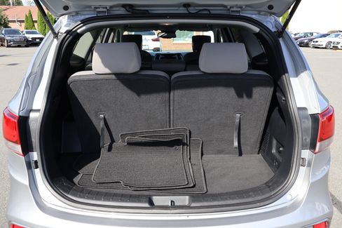 Used 2019 Hyundai Santa Fe XL SE image 35