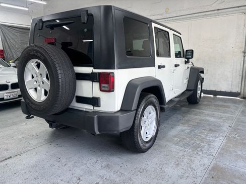 Used 2010 Jeep Wrangler Unlimited Sport image 5