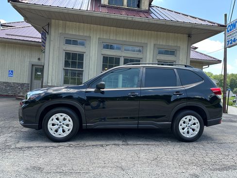 Used 2019 Subaru Forester image 2