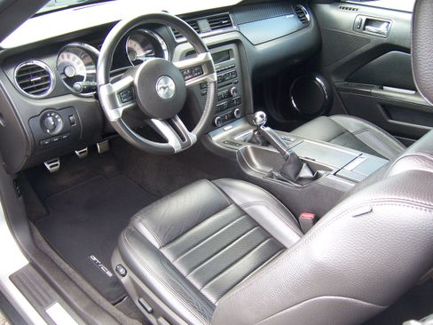 Used 2011 Ford Mustang GT Premium image 14