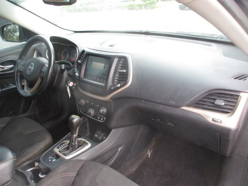 Used 2016 Jeep Cherokee Latitude image 6