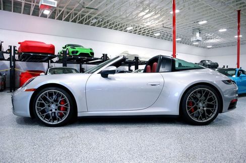 Used 2021 Porsche 911 Targa 4S image 2