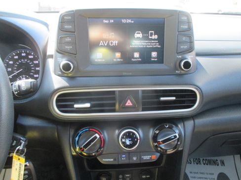 Used 2021 Hyundai Kona SE image 10