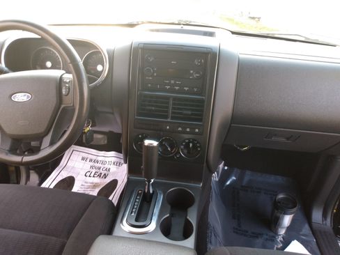 Used 2010 Ford Explorer XLT image 16