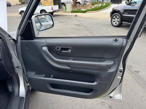 Used 2001 Honda CR-V EX image 30
