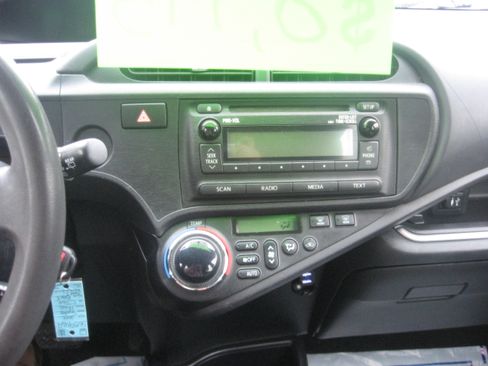 Used 2014 Toyota Prius C Two image 9
