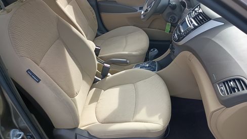Used 2012 Hyundai Accent GLS image 7