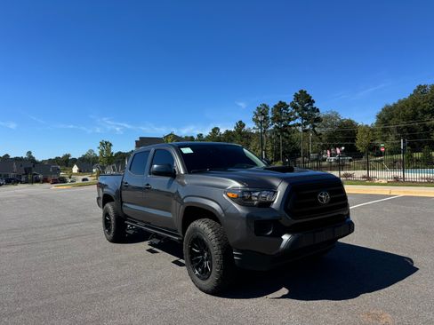 Used 2020 Toyota Tacoma SR image 1