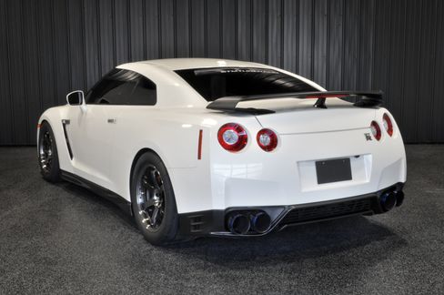Used 2014 Nissan GT-R Black Edition image 8