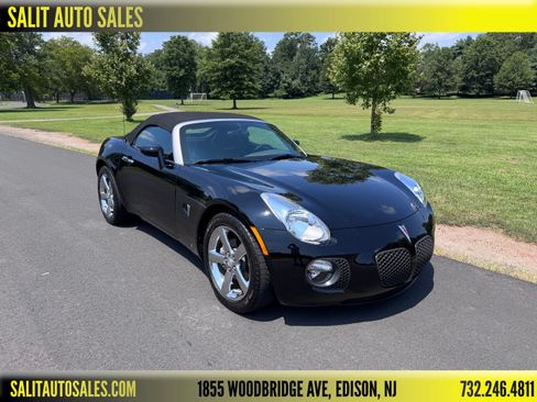 Used 2007 Pontiac Solstice GXP image 1