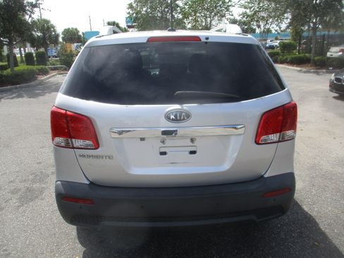 Used 2011 Kia Sorento LX image 6