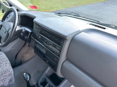 Used 1999 Volkswagen Eurovan GLS image 42