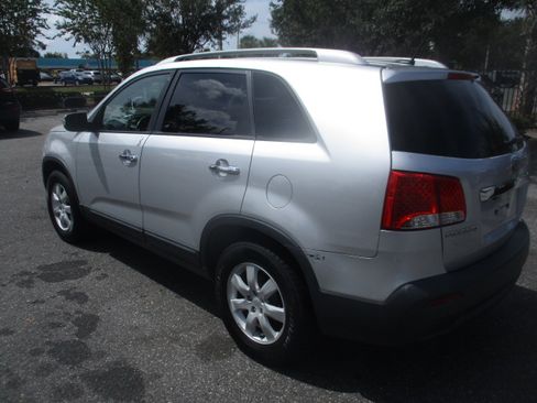 Used 2011 Kia Sorento LX image 7