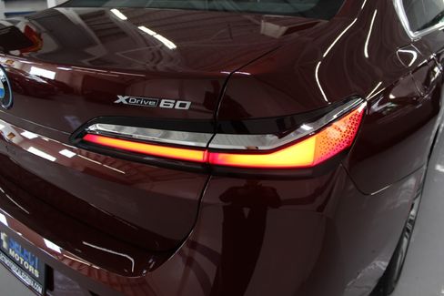 Used 2023 BMW i7 xDrive60 image 9