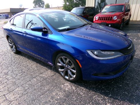 Used 2015 Chrysler 200 S image 7