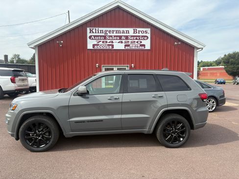 Used 2019 Jeep Grand Cherokee Limited image 1