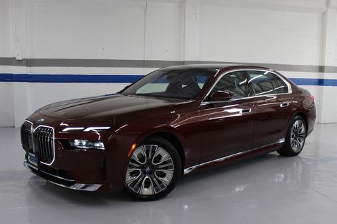 Used 2023 BMW i7 xDrive60 image 3