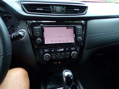 Used 2019 Nissan Rogue SL image 17