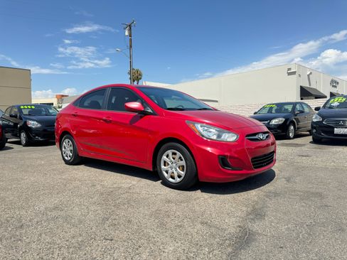 Used 2012 Hyundai Accent GLS image 10