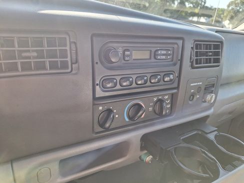 Used 2004 Ford F350 XL image 8