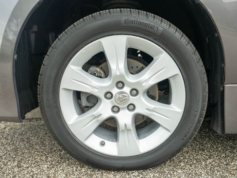 Used 2015 Toyota Sienna SE image 65