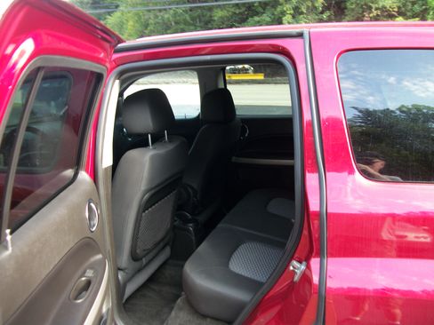 Used 2010 Chevrolet HHR LS image 6