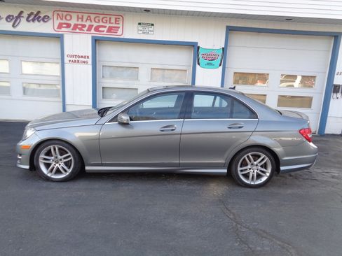 Used 2012 Mercedes-Benz C 300 image 3