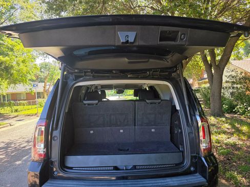 Used 2017 GMC Yukon SLT image 6