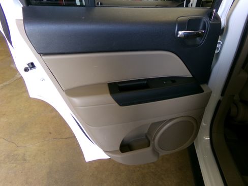 Used 2014 Jeep Patriot Latitude image 16