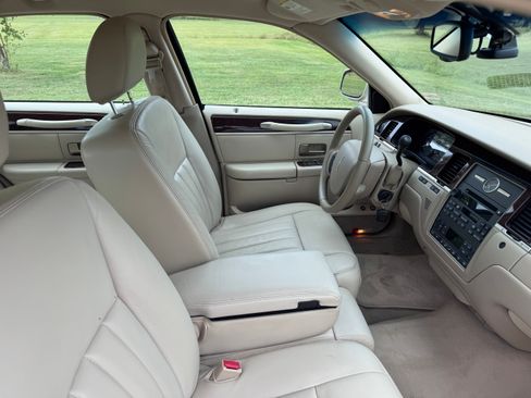 Used 2007 Lincoln Town Car Signature image 20