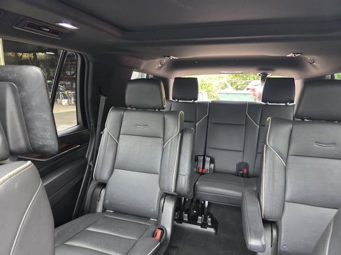 Used 2021 Cadillac Escalade Premium image 15