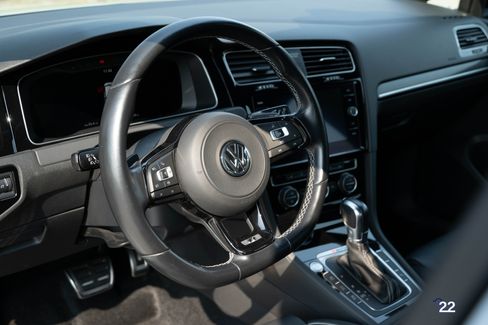 Used 2019 Volkswagen Golf R image 36