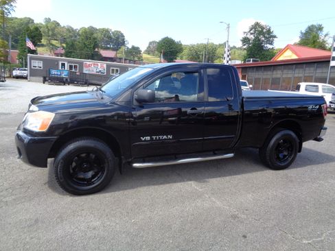 Used 2012 Nissan Titan SV image 2