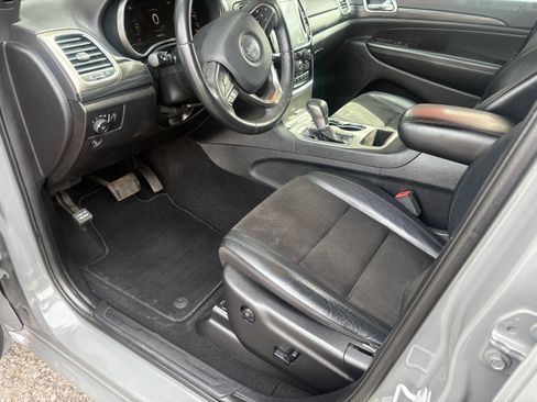 Used 2019 Jeep Grand Cherokee Limited image 11