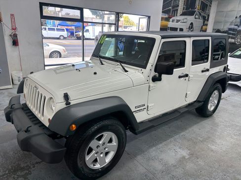 Used 2010 Jeep Wrangler Unlimited Sport image 10