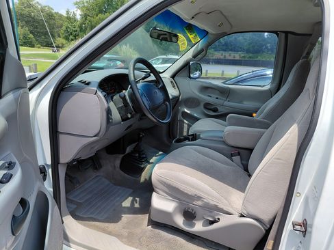 Used 1998 Ford F150 XLT image 2