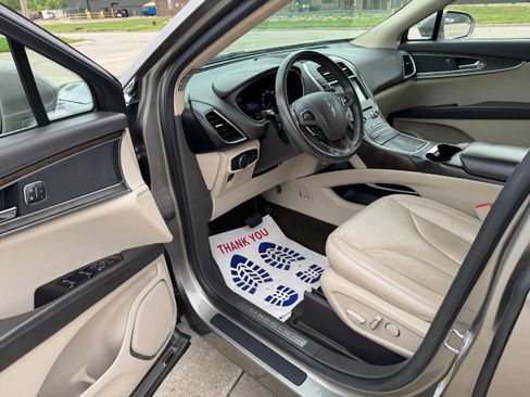 Used 2017 Lincoln MKX Select image 32