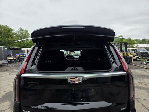 Used 2021 Cadillac Escalade Premium image 12