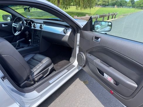 Used 2005 Ford Mustang GT Premium image 15