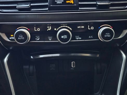 Used 2019 Honda Accord Hybrid Touring image 10