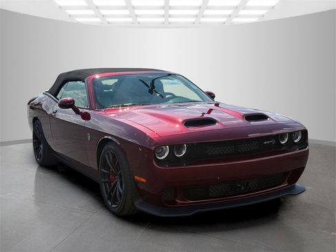 Used 2023 Dodge Challenger SRT Hellcat image 2