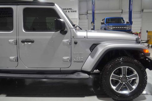 Used 2018 Jeep Wrangler Unlimited Sahara image 7