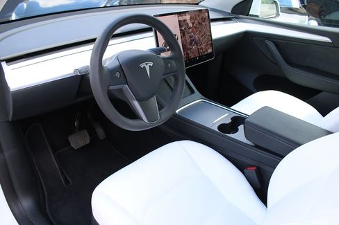 Used 2023 Tesla Model Y Long Range image 5