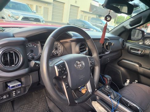 Used 2018 Toyota Tacoma TRD Off-Road image 13