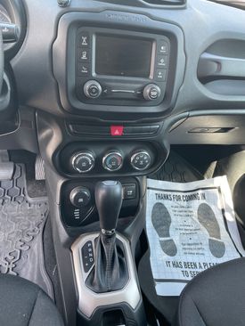Used 2015 Jeep Renegade Latitude image 15