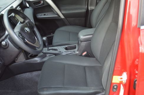 Used 2016 Toyota RAV4 LE image 9