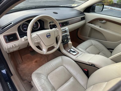 Used 2010 Volvo XC70 3.2 image 32