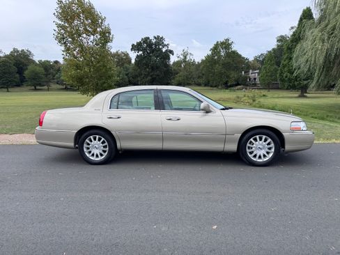 Used 2007 Lincoln Town Car Signature image 31